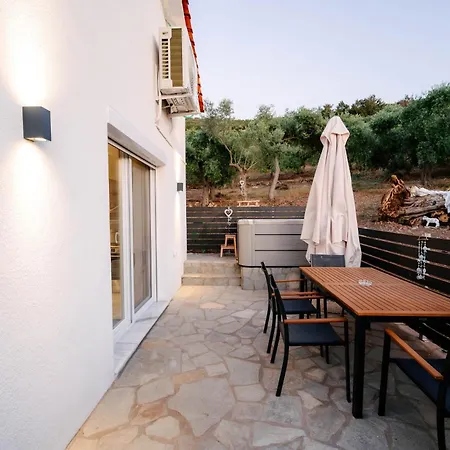 Lux Natura Villa *