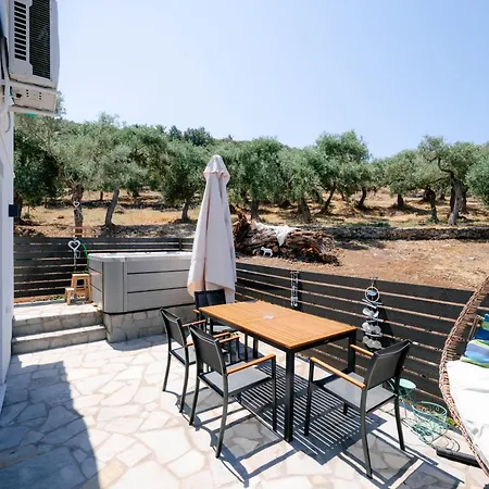Lux Natura Villa *